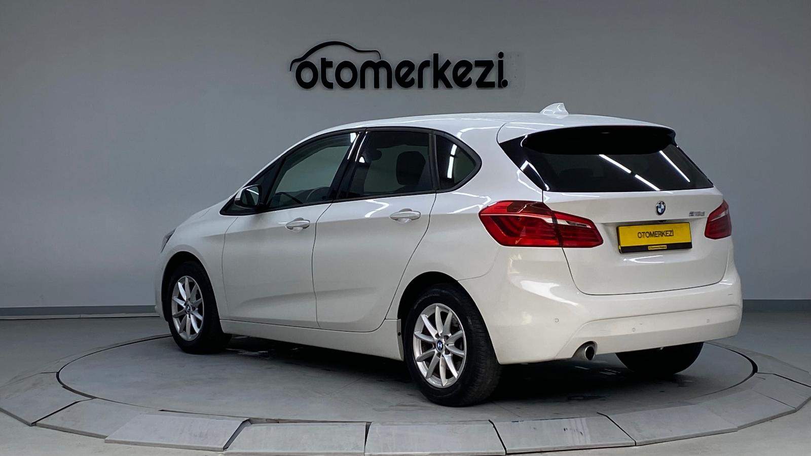 BMW 216d 6